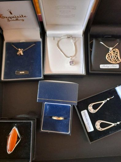 Mix of jewellery