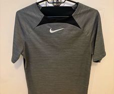 nike t