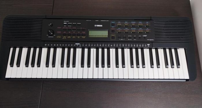 Yamaha PSR-E273 keyboard - brand new