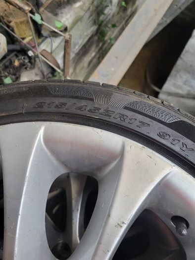 BMW alloys 17 inch with tyres
