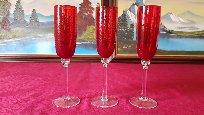 3 Piece Ruby Red Stemmed Swirl Champagne Flutes / Glasses