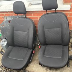 Dacia Sandero front car seats