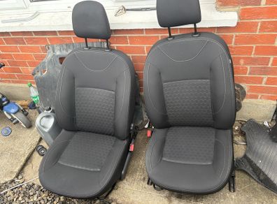 Dacia Sandero front car seats