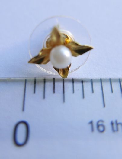 Vintage Solid 9ct Yellow Gold 375 Pearl Stud Earrings, Flower Style 0,9g