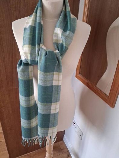 Beautiful New Avoca 100% Wool Scarf