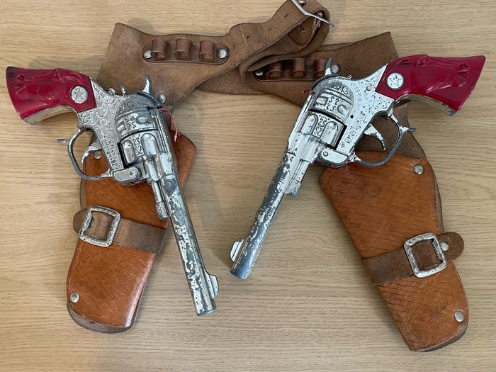 Vintage Lonestar cap guns with caps, leather  holsters with belt with cowboy hat c1960/70s