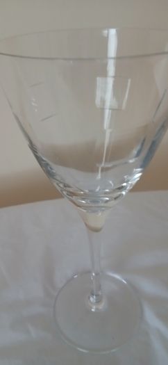A pair. 2 x Vintage Wine Glasses. Geometric patterned elegant wine glasses. FREE Stopper.