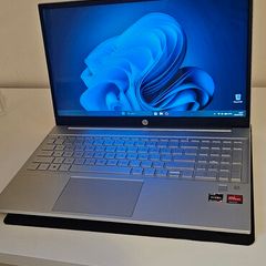 HP Pavilion 15.6" touchscreen + HP mouse,pad,case