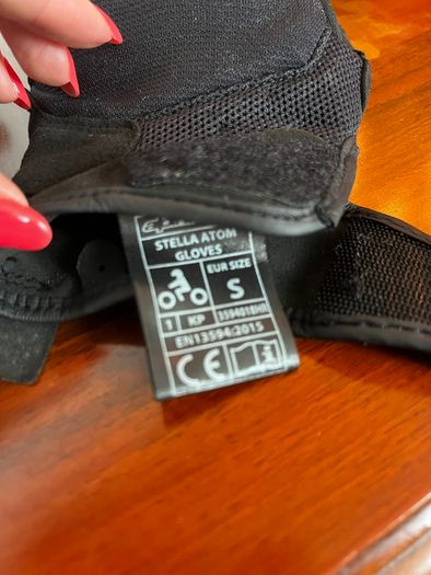 Motorcycle gloves