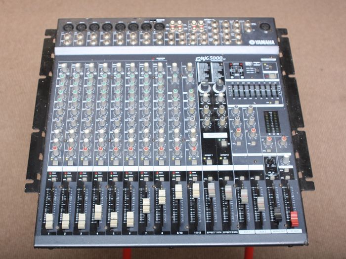 Yamaha EMX5000 12-channel Powered Mixer