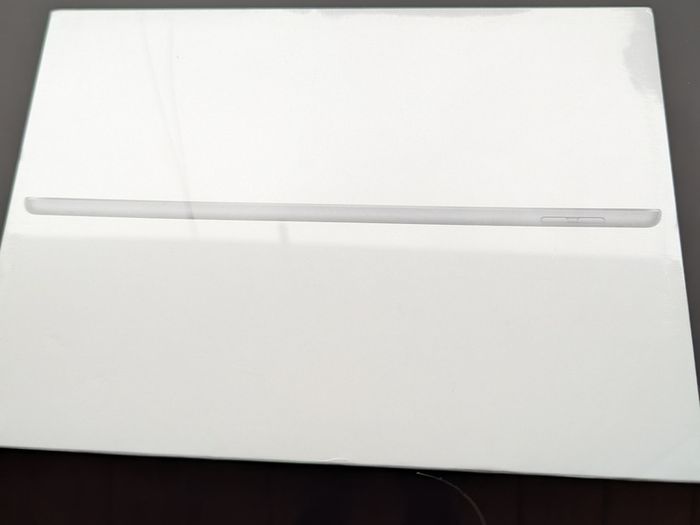 Apple iPad Unopened 10.2 21 64GB Wi-Fi + Data