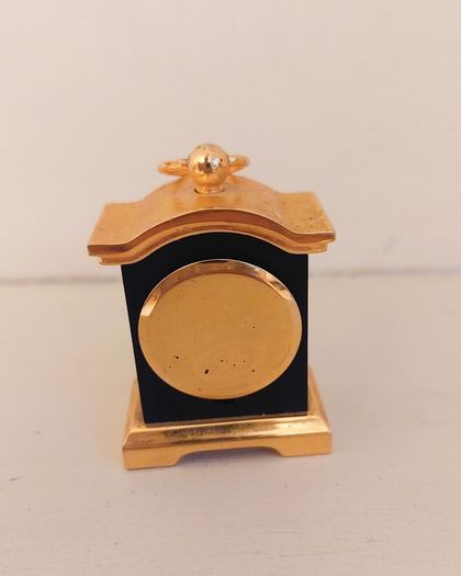Miniature clock