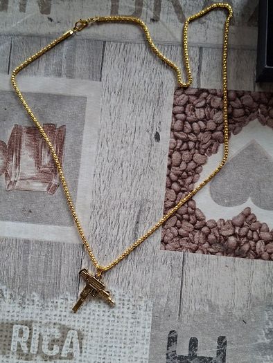 New old stock of costume Pendant Necklaces PRICE IS FOR 1 ONLY, Postage Available or Collection., Ideal for Dress Up, Stage, movies, Plays or Photos,