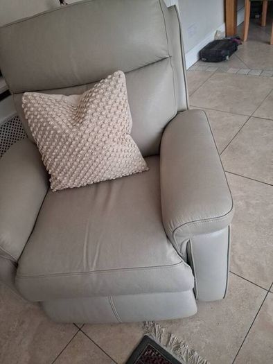 Harvey Norman Cream Italian Leather Almost New Recliner