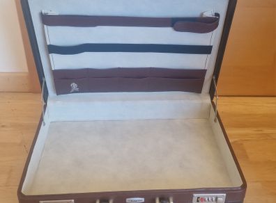 NEW brief case