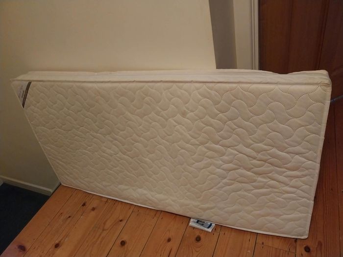 Travel cot