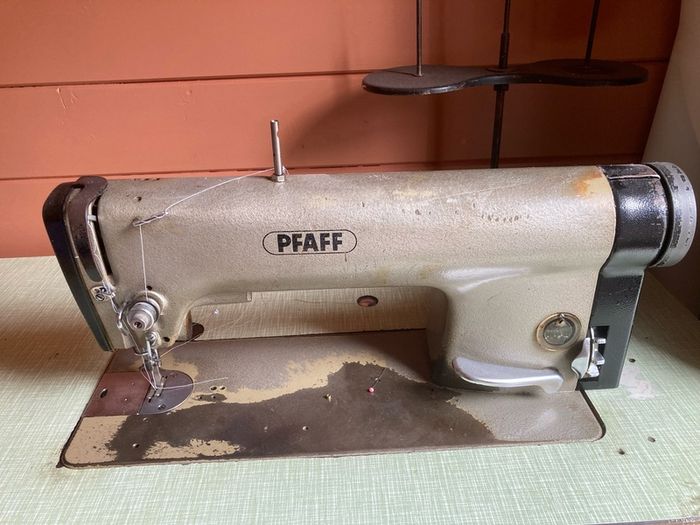 Pfaff 463 industrial sewing machine