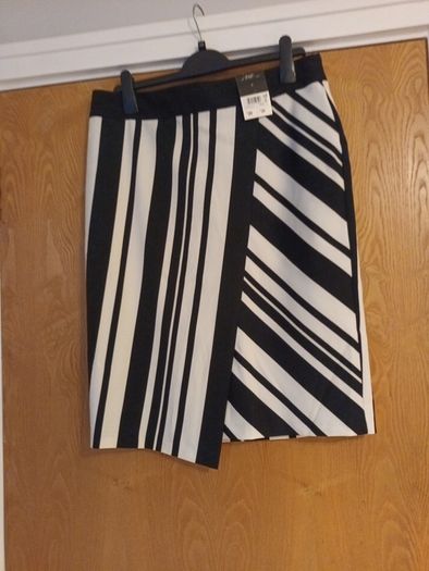 F&F  Stripe  Skirt.  S.16.     B.N.W.T.