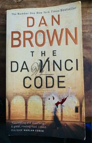 book: The Da Vinci code - Dan Brown