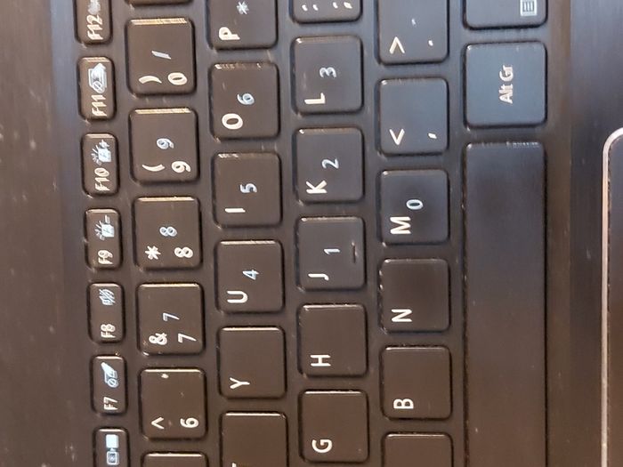 Acer Aspire R14, in excellent cosmetic condition, for parts or repair, No SSD or RAM, everything else is good