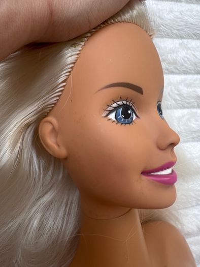 Barbie 1999 Blonde Hair Blue Eyes Doll Styling Head Mattel approx. 20 cm. Used Please see photos