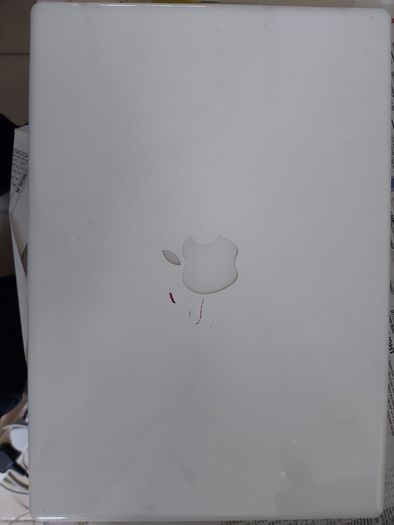 Another vinyage Apple MacBook, has an account, no Battery or charger, no 4 key missing, in very good condition otherwise