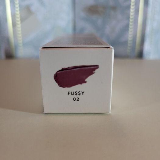 Fenty Gloss Bomb Universal Lip Luminizer in Fussy