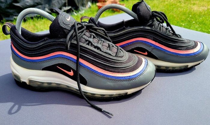 Shoe