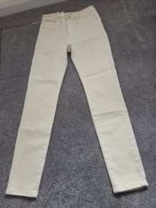 New with tags. Secret denim super flattering -5kg skinny cream jeans.  Size 36/S.