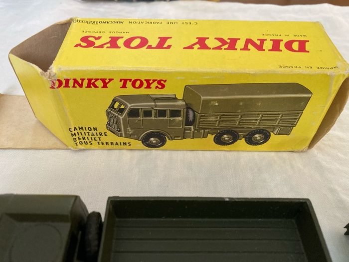Dinky 818. Camion Militaire Berliet tous terrains. Meccano French manufactured. In box. Excellent condition.