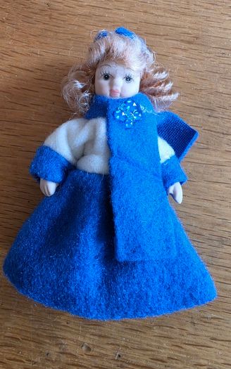 Collectible miniatrue porcellain dolls