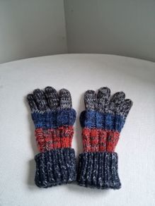 Boys 4-6yrs hand-knit gloves