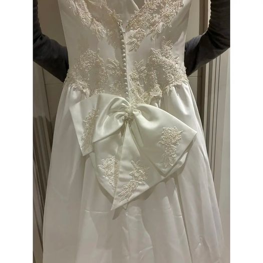 Wedding Dress UK Size 12 Jasmine Bridal Vintage Full satin skirt in cathedral length train COLLECTION DUBLIN 18