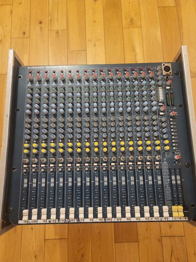 Allen & Heath Mixwizard with 12U flightcase
