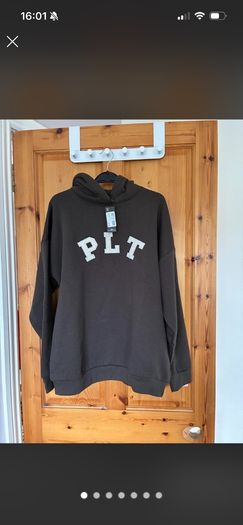 Pretty Little thing hoodie. Perfect condition. Brand new. Brown. Size small.
