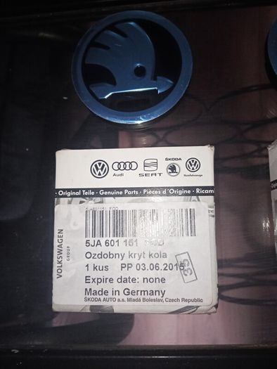4 x Skoda alloys caps and front logo