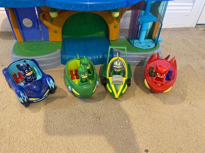 PJ Masks House, vehicles & characters