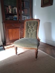 Victorian tufted upholstered chair