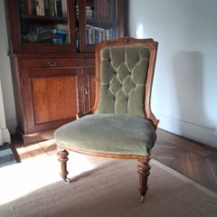 Victorian tufted upholstered chair