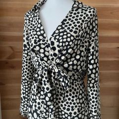 dress River Island long sleeve wrap effect off white and black dots pattern size 38