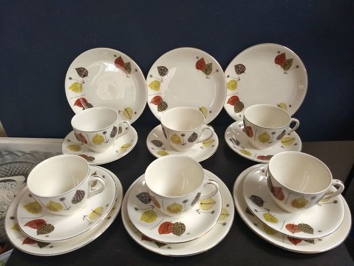 Fabulous Set of Six Mid Century Modern Alfred Meakin Teaset Trios "Gay Fantasy" Pattern from the 1950's