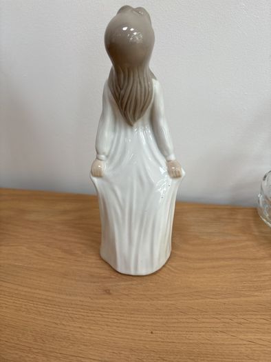 Tengra Valencia Spain Porcelain Figurine Girl with Robe