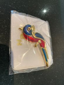 Large red parrot brooch (new, multiple)
