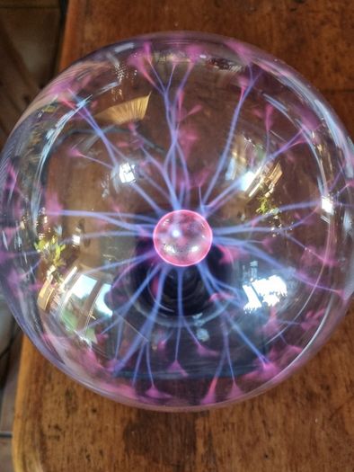Plasma lamp/plasma ball