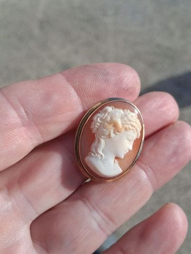 Vintage 14k Gold Cameo Brooch(5 grams)