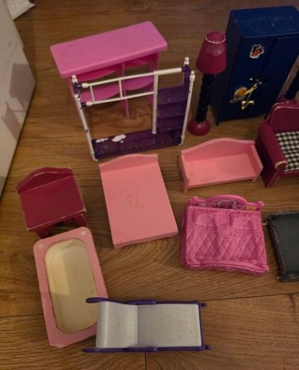 Furniture for doll house