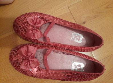 Girl's shoes