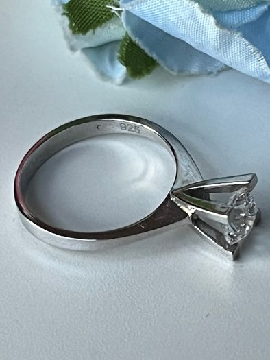 Sterling Silver Cathedral-Style Mounting Solitaire Cublic Zirconia Ring. Size N/O.