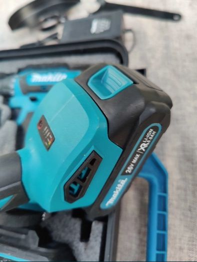 2-in-1 tool set. Makita