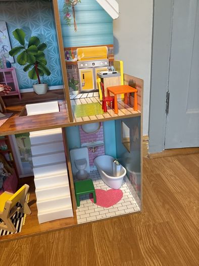 Kid craft doll house